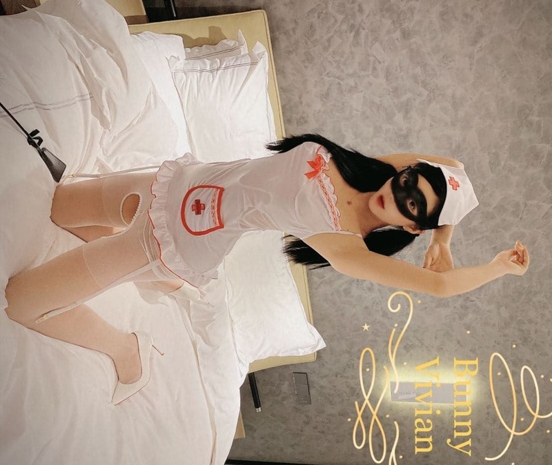 極品女神ViVian穿白絲護士情趣絲足激情啪啪 苗條長腿多乙美乳粉穴性愛自拍 720p